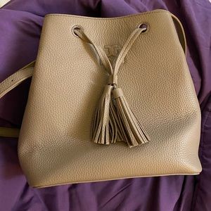 TORY BURCH BUCKET CROSSBODY